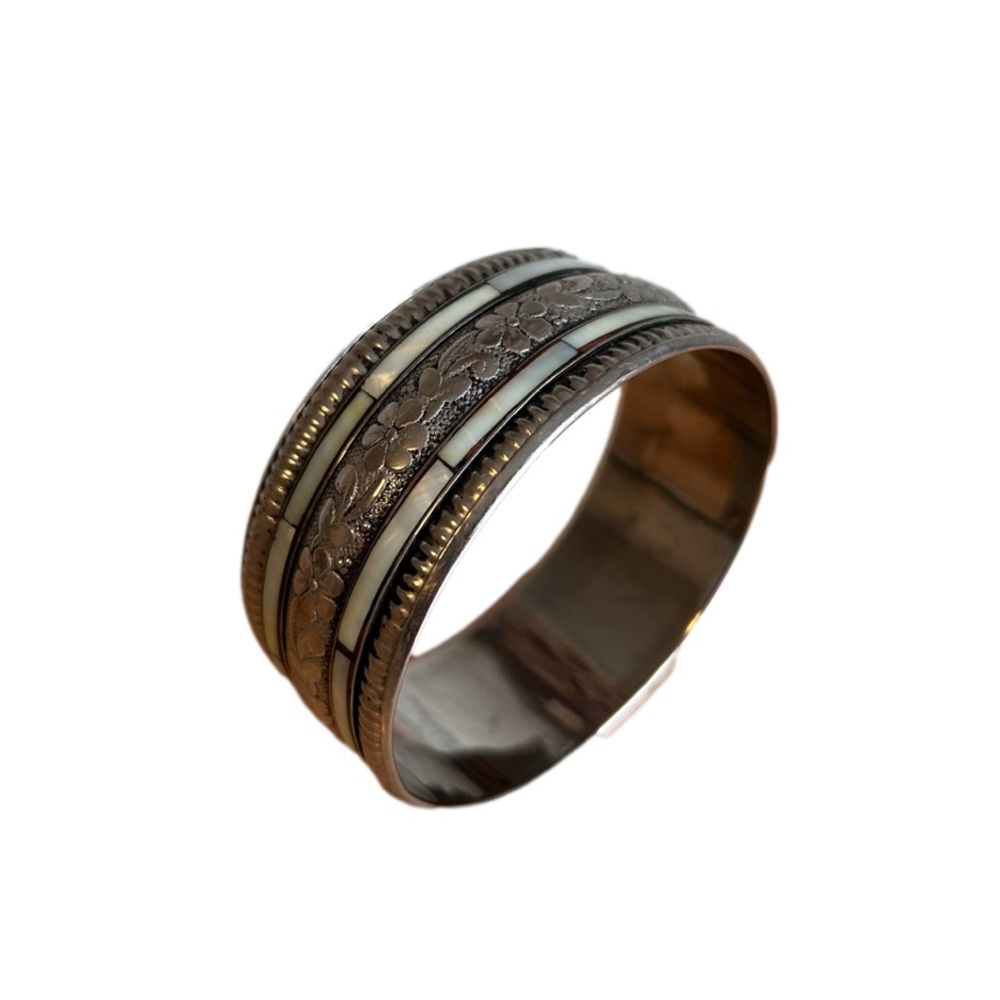 Silver Tone Shell Inlayed Bangle 1” Wide - Picture 3 of 6